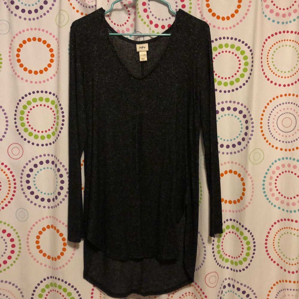 Black/grey long sleeve shirt.